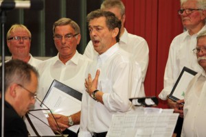 1. Tenor Willi Bremer, aus den eigenen Reihen des Quartettvereins, bei seinem Solopart.
