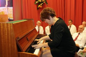 Die gebürtige Russin Julia Diedrich feierte ihre Premiere als Piano Virtuosin beim Quartettverein in der Königshovener Bürgerhalle.