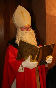 Der Nikolaus war auch in diesem Jahr wieder Gast im Königshovener Hotel "Zum Casino" Maaßen.