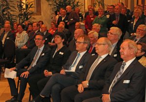 Viele Gäste aus Wirtschaft und Politik freuten sich über die musikalischen Darbietungen des Königshovener MGV.
